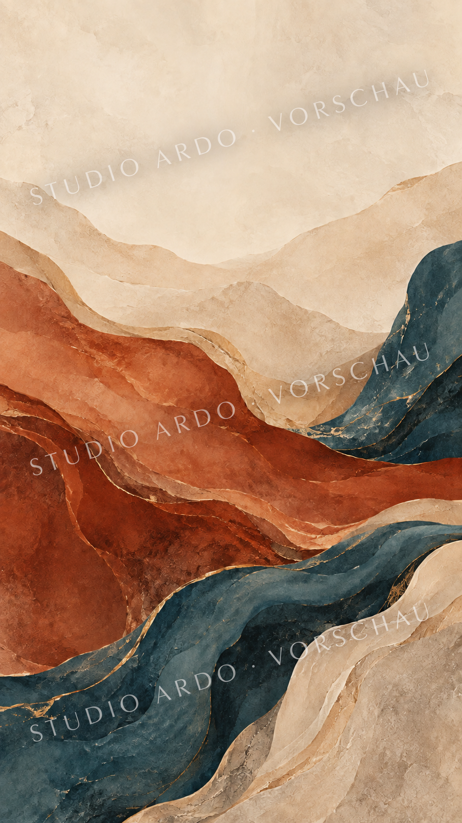 Abstrakte Mineralschichten in Terrakotta, Sand und Petrol mit feinen goldfarbenen Linien.